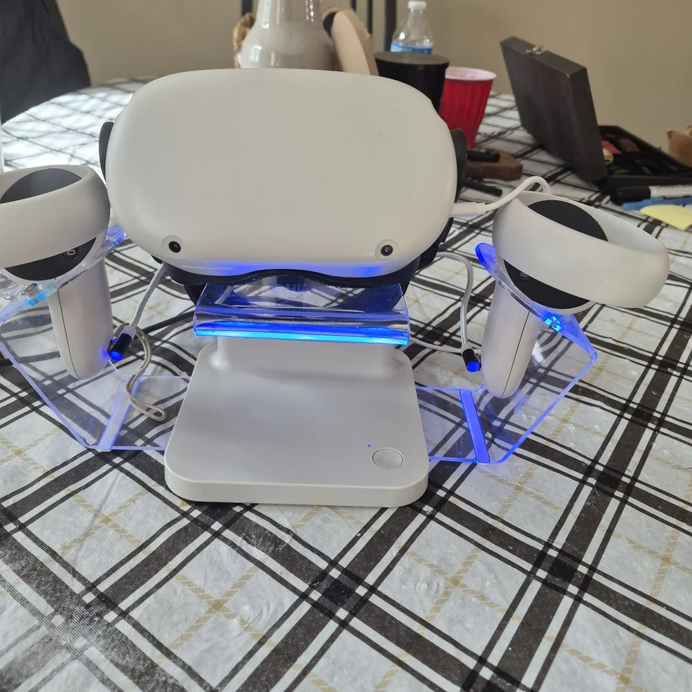 Oculus White VR Headset with Controllers